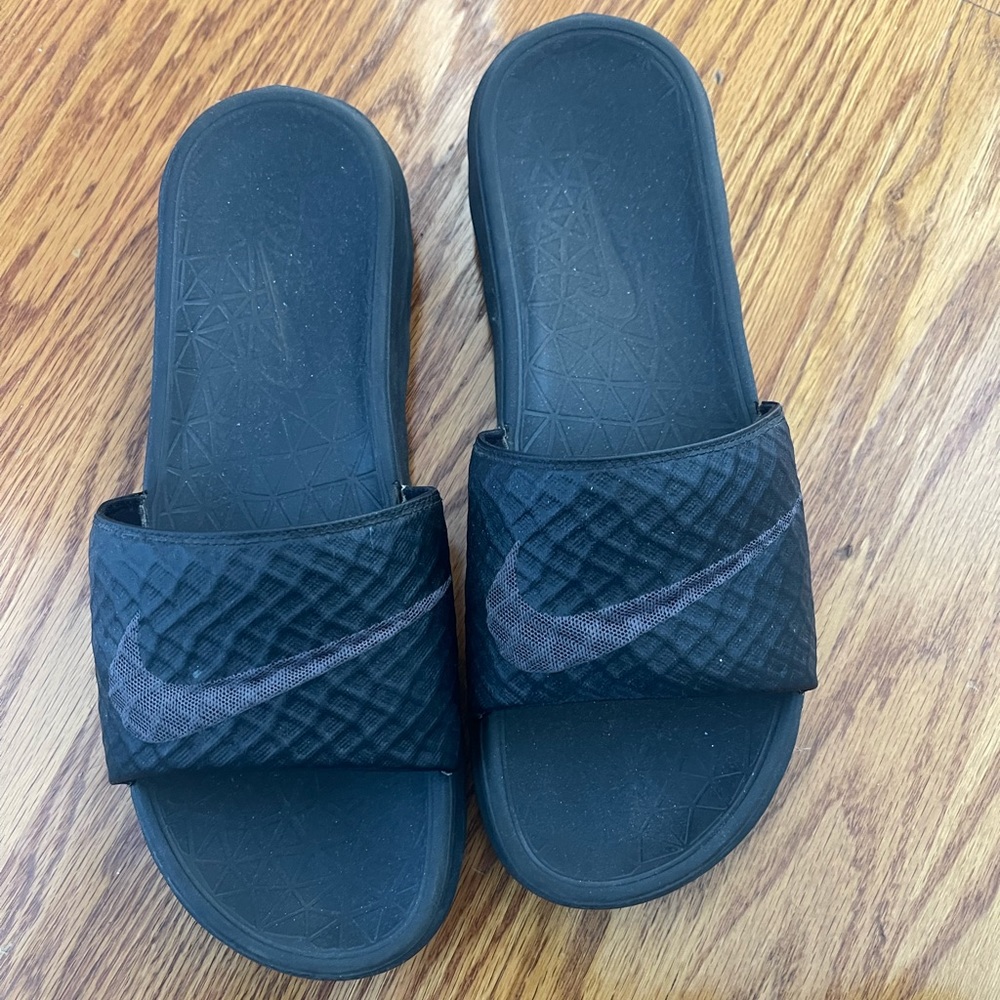 Nike slides